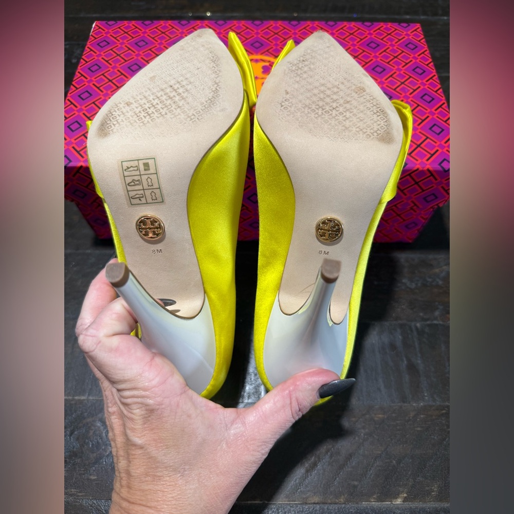 WORN ONCE Tory Burch Satin 110mm Bow Pump Heels in Acidic Yellow Sz 8 Sexy - Picture 11 of 11